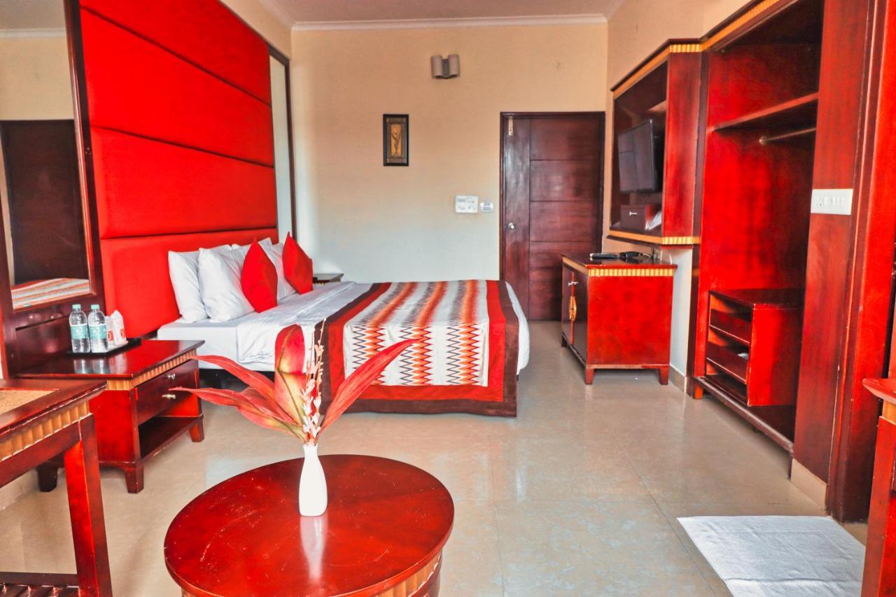 Отель Crestmont Ashapurna Jaipur, Banipark Экстерьер фото