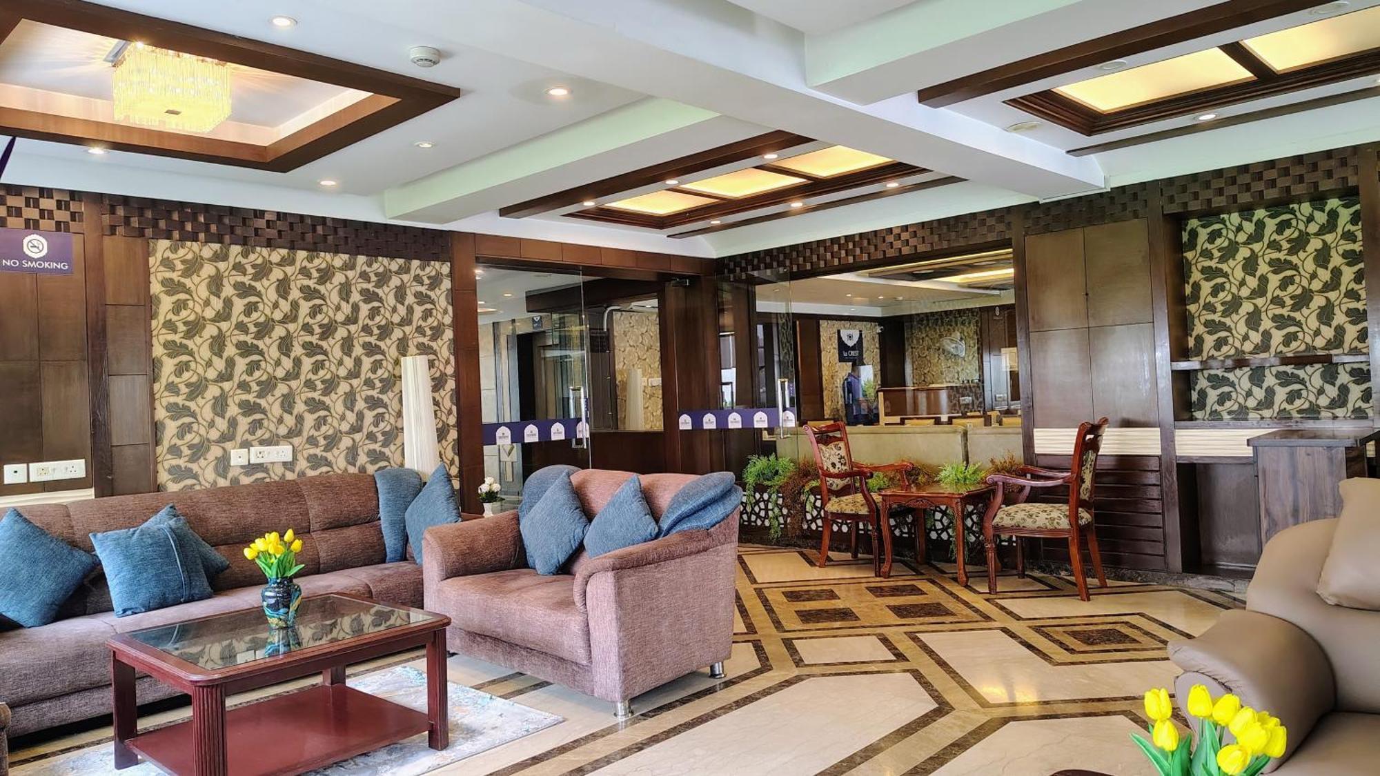 Отель Crestmont Ashapurna Jaipur, Banipark Экстерьер фото