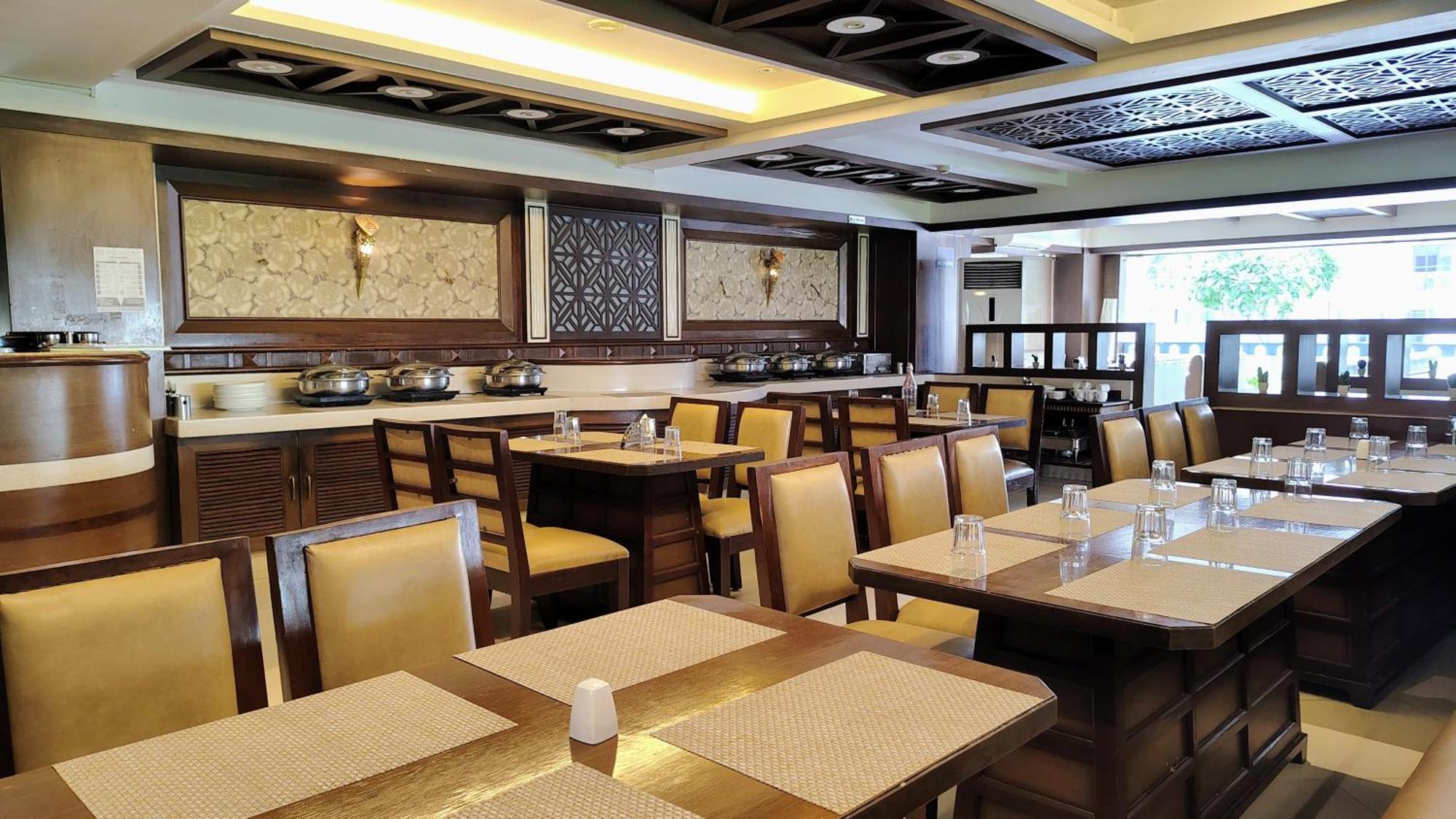 Отель Crestmont Ashapurna Jaipur, Banipark Экстерьер фото