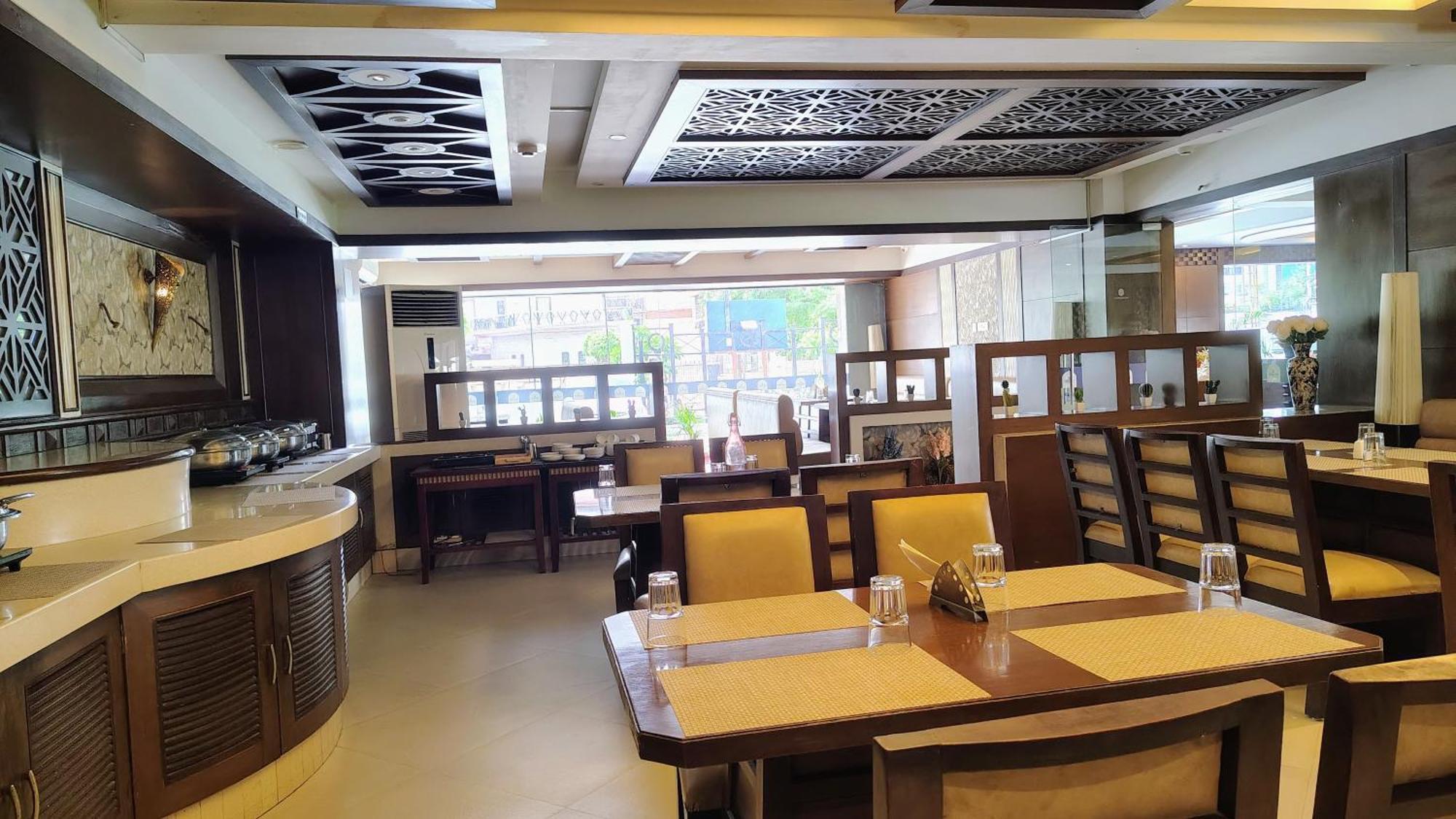 Отель Crestmont Ashapurna Jaipur, Banipark Экстерьер фото
