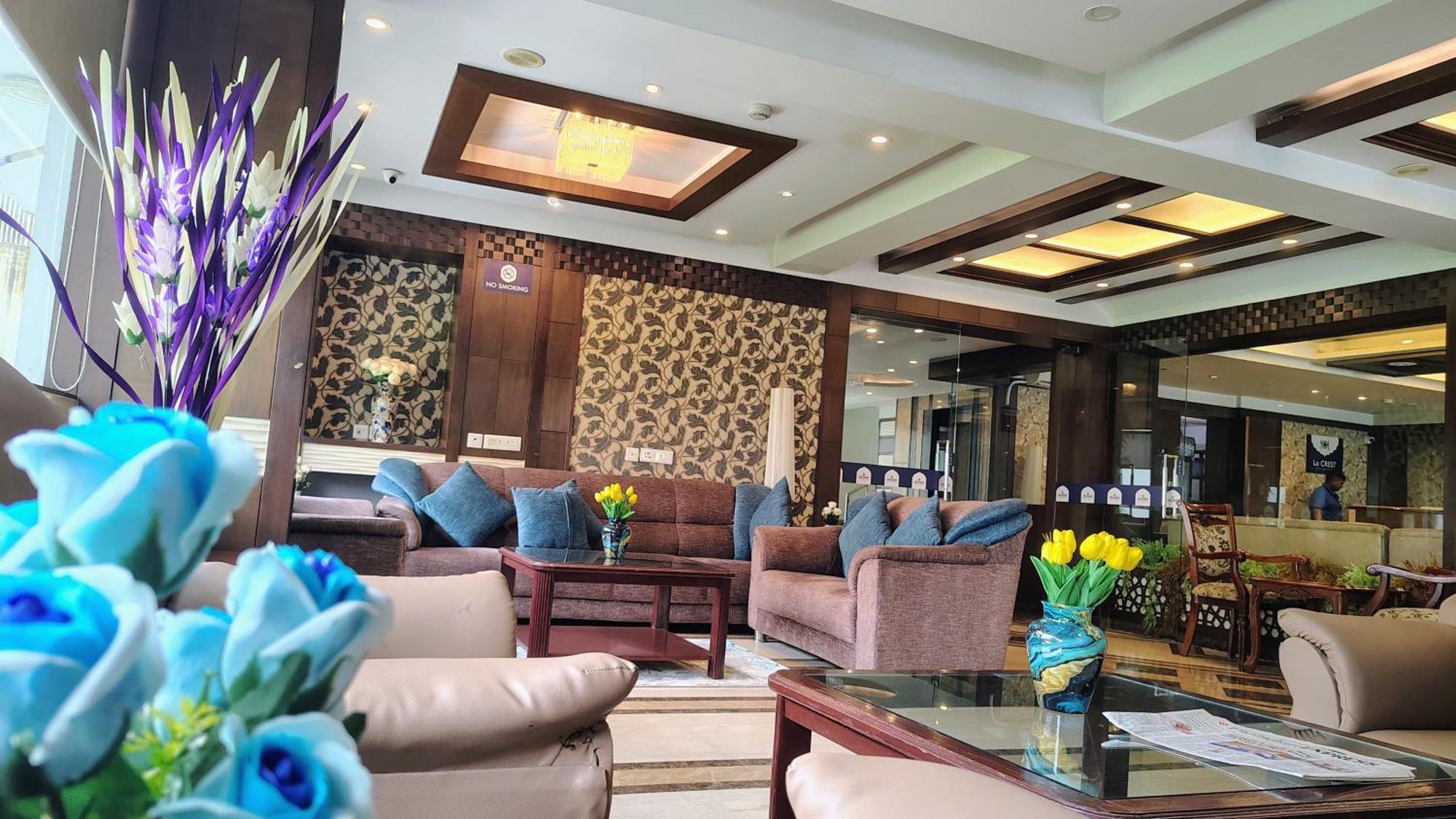 Отель Crestmont Ashapurna Jaipur, Banipark Экстерьер фото