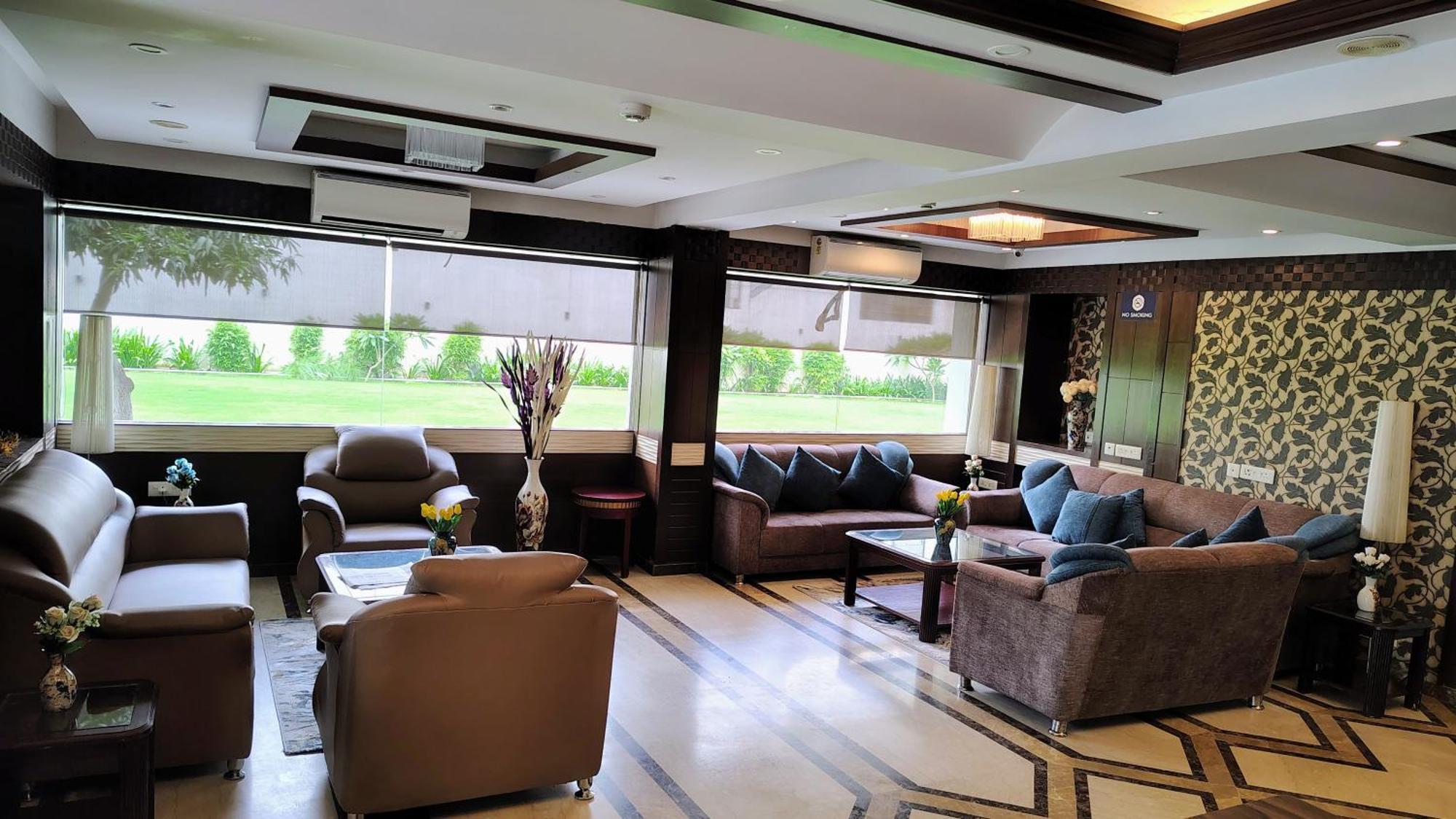 Отель Crestmont Ashapurna Jaipur, Banipark Экстерьер фото